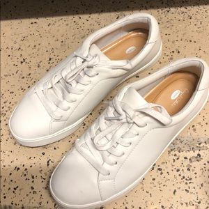 White sneakers size 7.5